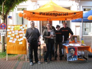 Das Team vor dem Infostand auf dem Wiesenviertelfest