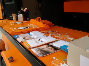 Infomaterial im mobilen Büro