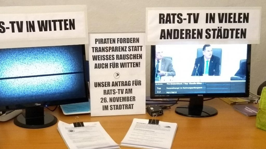 Zwei Monitore: Links weißes Rauschen als Symbol für das fehlende Rats-TV in Witten, rechts Rats-TV in Wuppertal.