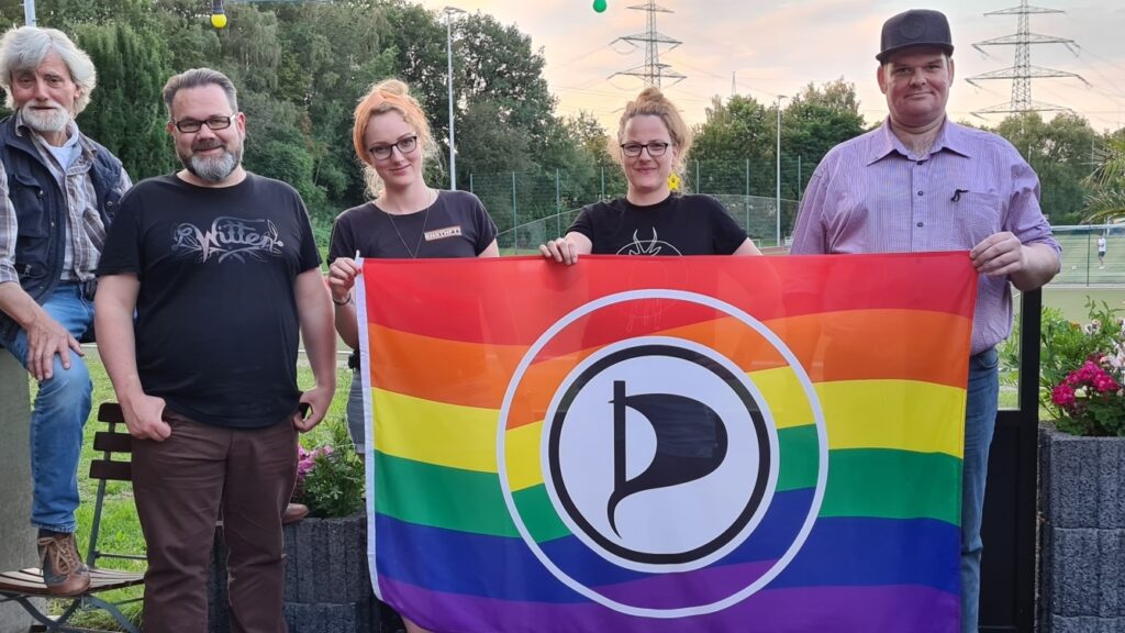 Die frisch Gewählten Listenkandidat.innen: v.l.n.r. Dr. Werner Segschneider (Listenplatz 4), Stefan Borggraefe (Platz 1), Elaine Bach (Platz 2), Maria Bach (Platz 5) und Patrick Bodden (Platz 3).